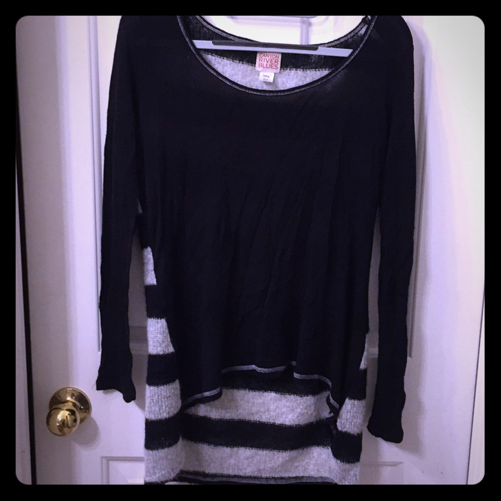 Light unique striped hi-low sweater Jrs L!